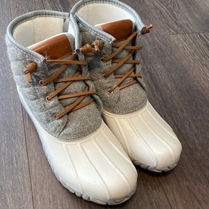 Good Condition Nautica Winter Boots Womens size 9